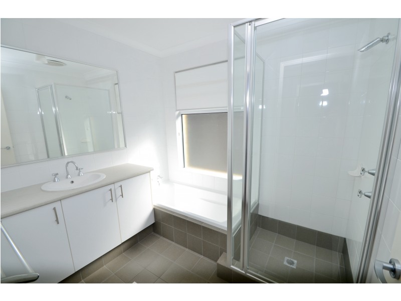 4 Ashendon Boulevard, Hammond Park WA 6164