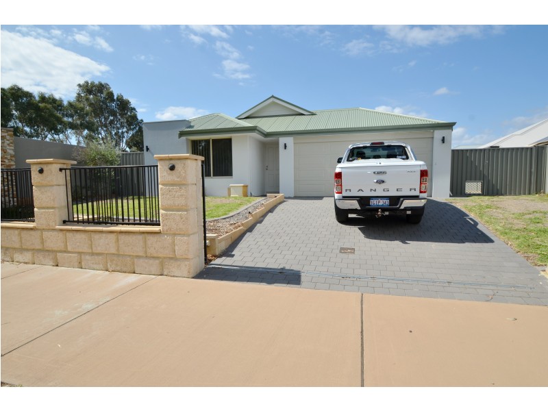 13 Kokoda Boulevard, Byford WA 6122