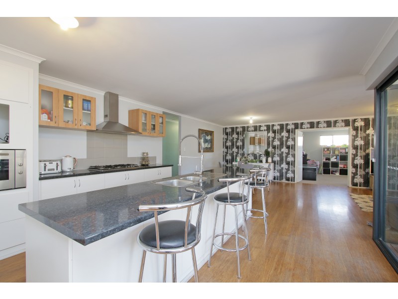 50 Bordeaux Parade, Piara Waters WA 6112