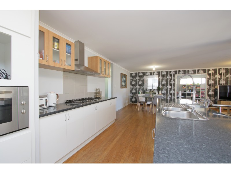 50 Bordeaux Parade, Piara Waters WA 6112