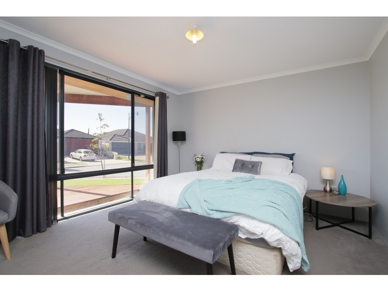 50 Bordeaux Parade, Piara Waters WA 6112