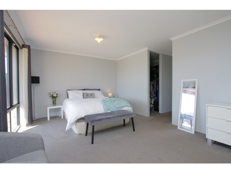 50 Bordeaux Parade, Piara Waters WA 6112