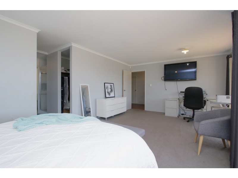 50 Bordeaux Parade, Piara Waters WA 6112