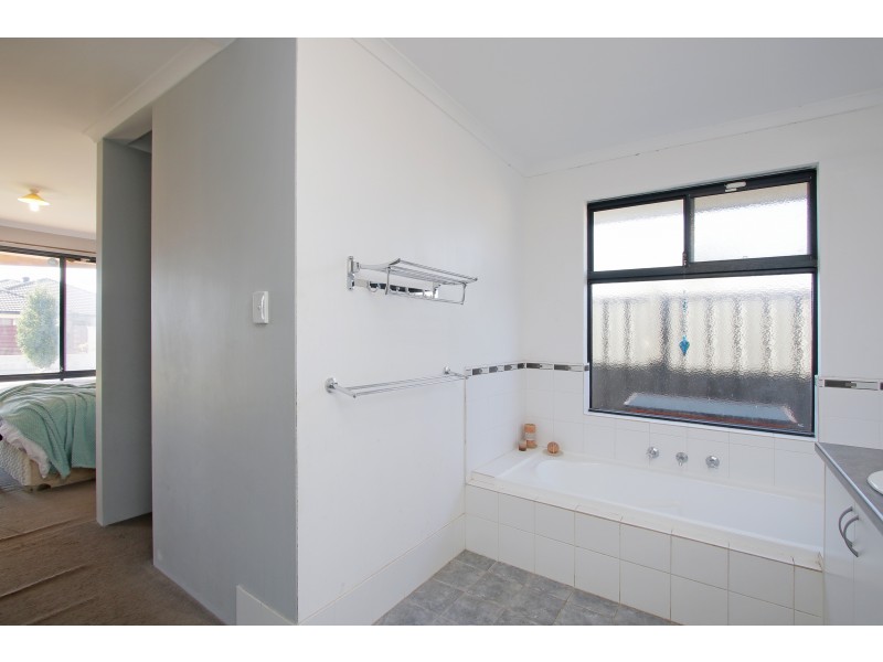 50 Bordeaux Parade, Piara Waters WA 6112