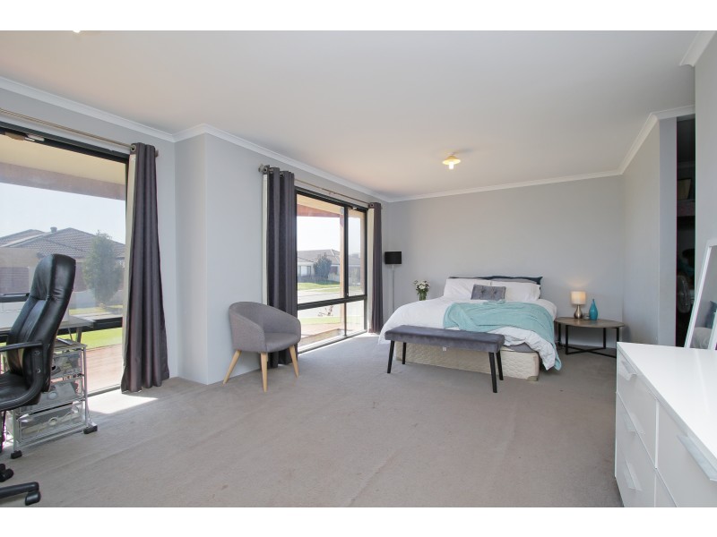 50 Bordeaux Parade, Piara Waters WA 6112