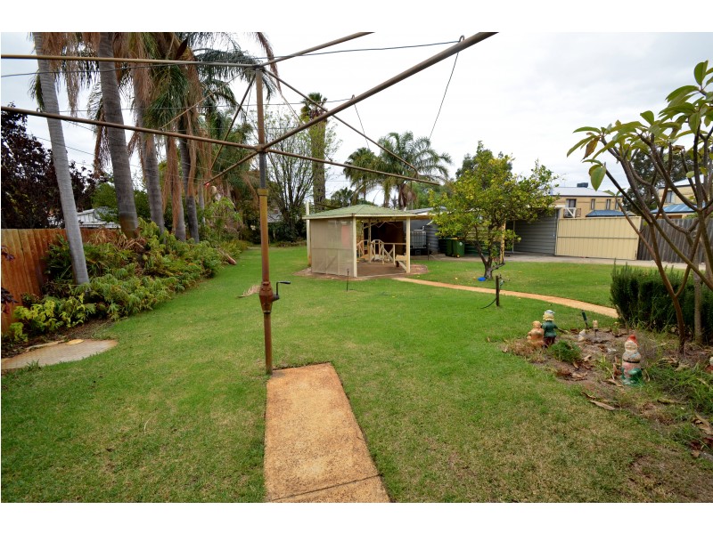 21 Pearl Road, Cloverdale WA 6105