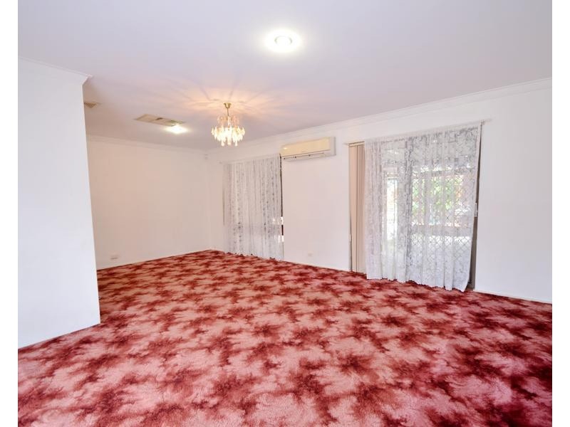 7 Chilcott Gdns, Gosnells WA 6110