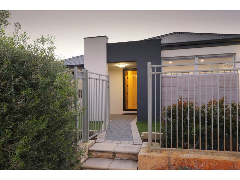 15 Egrove Lane, Piara Waters WA 6112