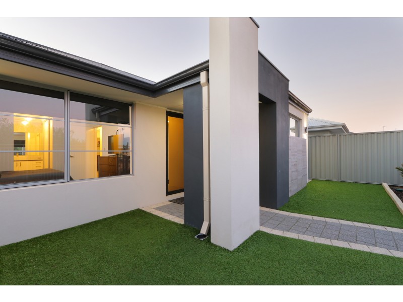 15 Egrove Lane, Piara Waters WA 6112