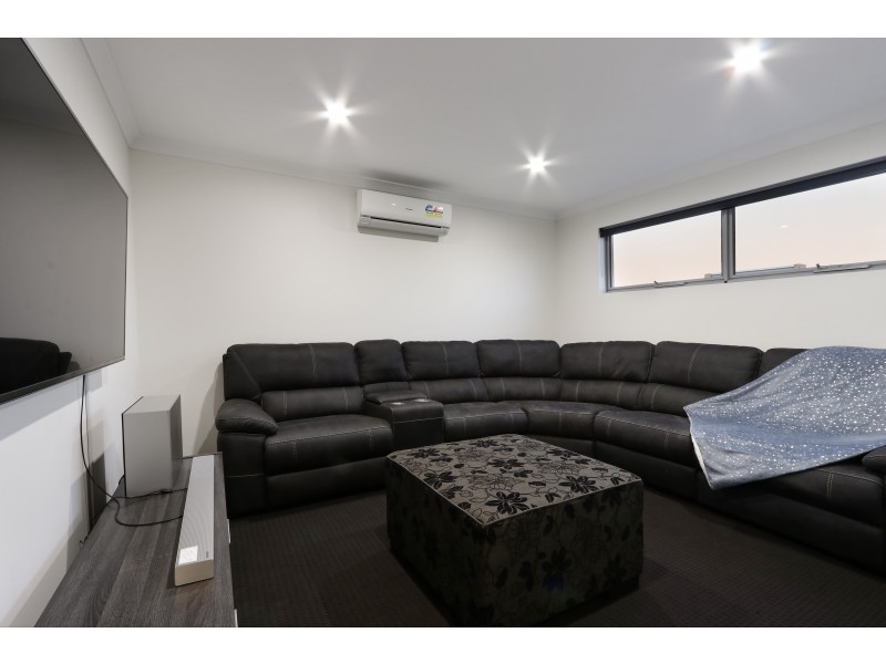 15 Egrove Lane, Piara Waters WA 6112