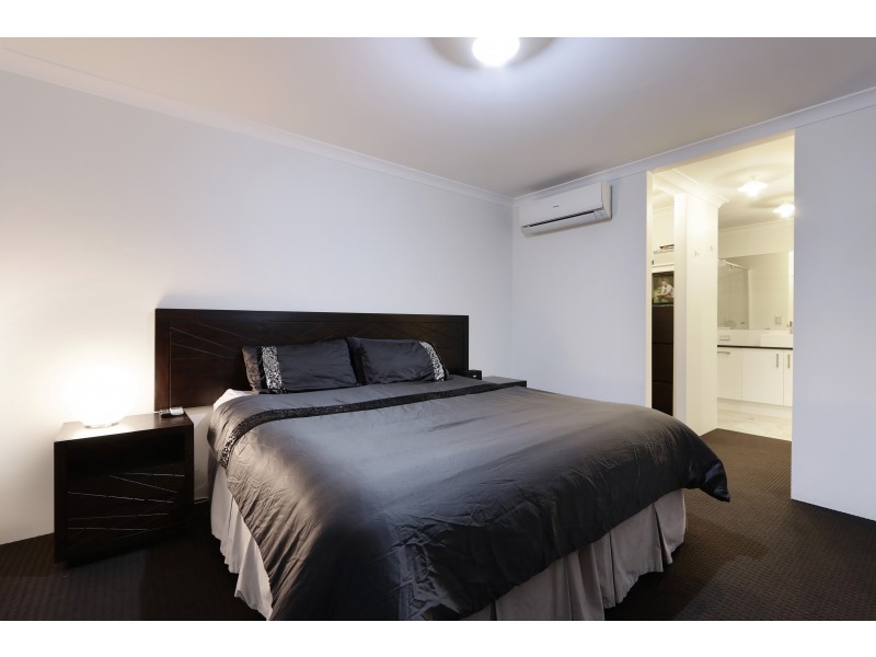 15 Egrove Lane, Piara Waters WA 6112