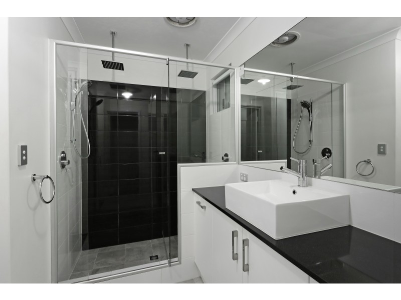 15 Egrove Lane, Piara Waters WA 6112