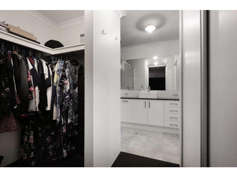 15 Egrove Lane, Piara Waters WA 6112