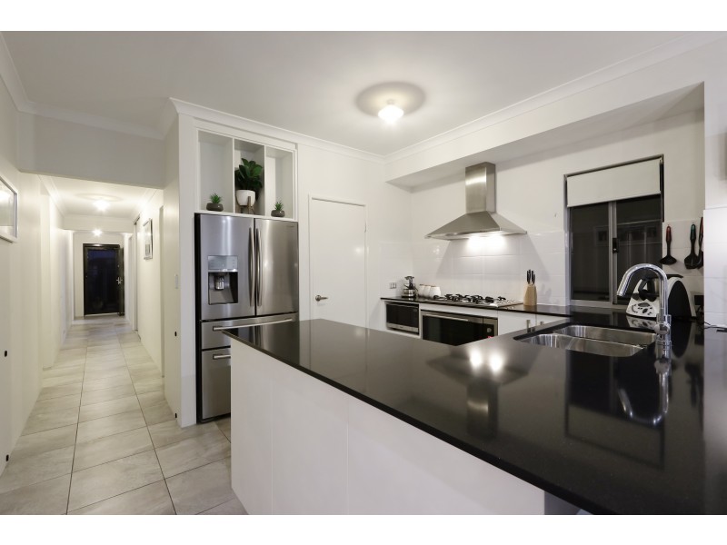 15 Egrove Lane, Piara Waters WA 6112