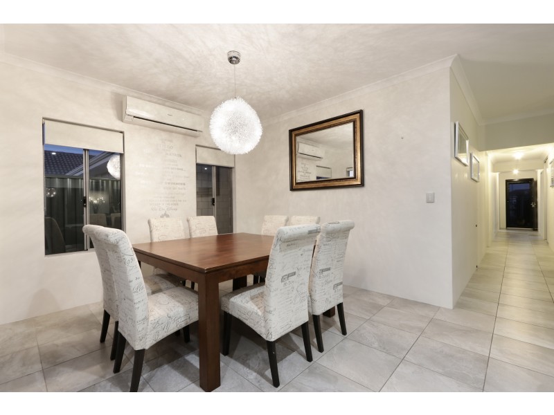 15 Egrove Lane, Piara Waters WA 6112