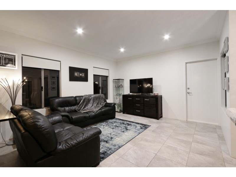 15 Egrove Lane, Piara Waters WA 6112