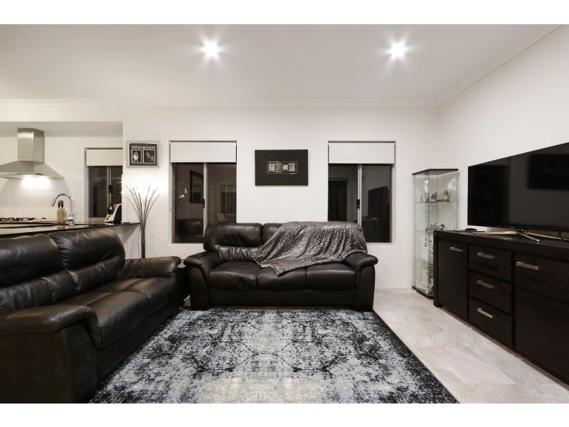 15 Egrove Lane, Piara Waters WA 6112