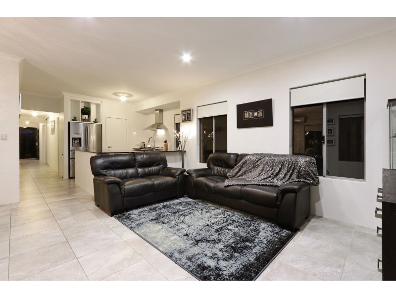 15 Egrove Lane, Piara Waters WA 6112