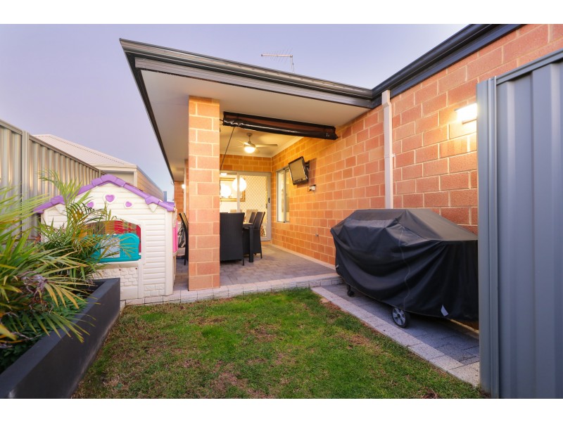 15 Egrove Lane, Piara Waters WA 6112