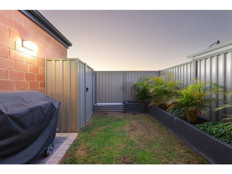 15 Egrove Lane, Piara Waters WA 6112