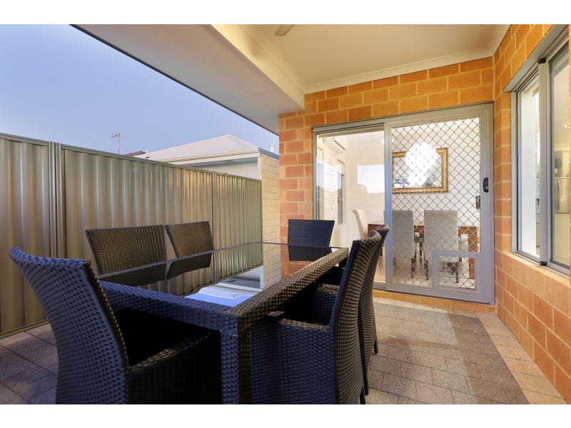 15 Egrove Lane, Piara Waters WA 6112