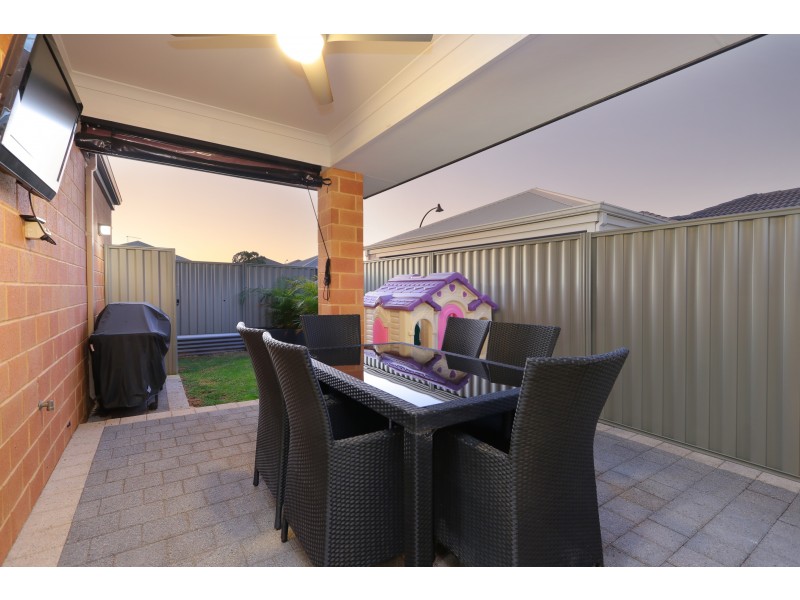 15 Egrove Lane, Piara Waters WA 6112