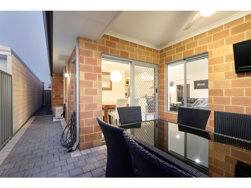 15 Egrove Lane, Piara Waters WA 6112