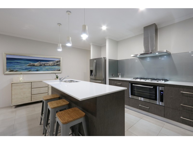 6 Plavin Street, Piara Waters WA 6112