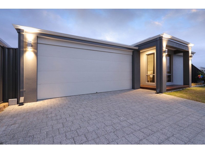 6 Plavin Street, Piara Waters WA 6112