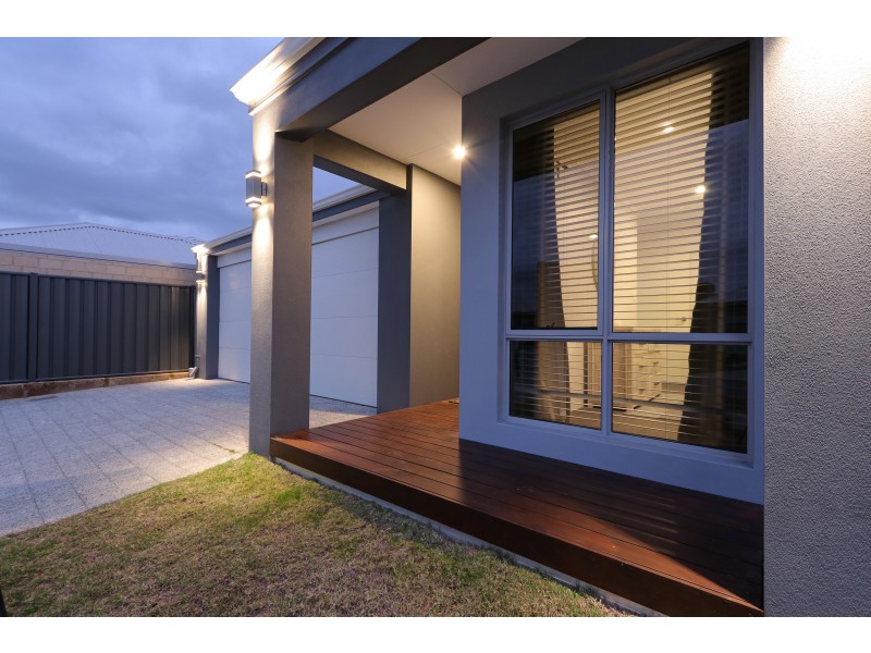 6 Plavin Street, Piara Waters WA 6112