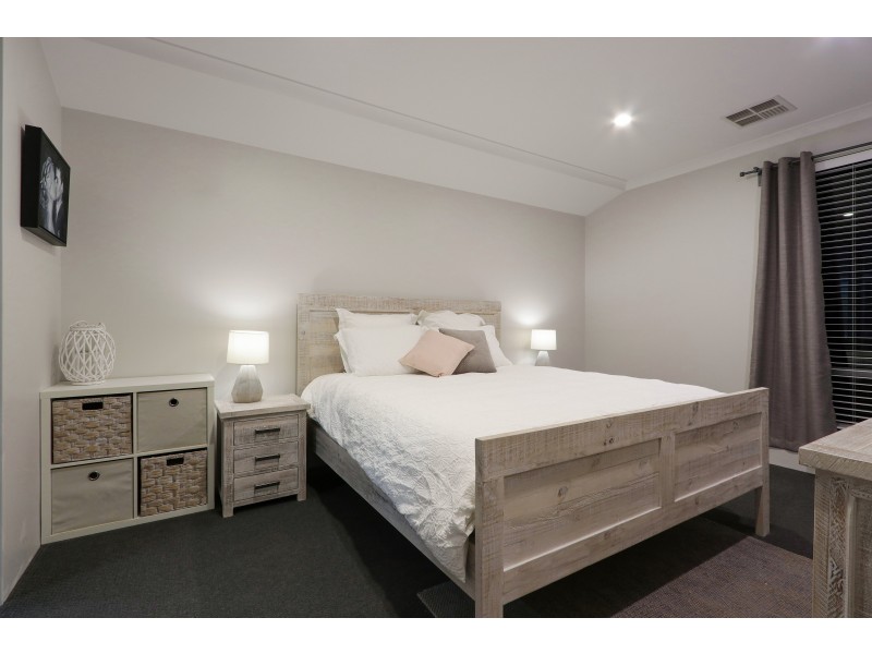 6 Plavin Street, Piara Waters WA 6112