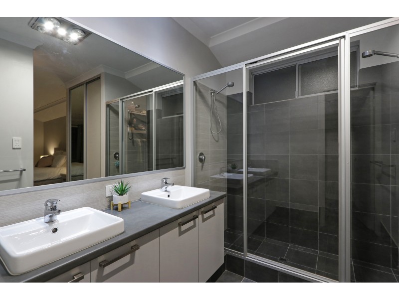 6 Plavin Street, Piara Waters WA 6112