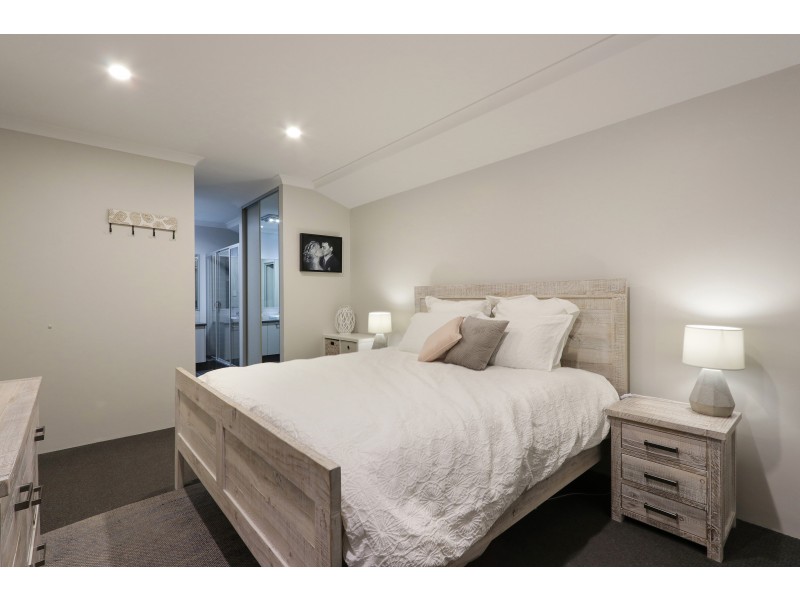 6 Plavin Street, Piara Waters WA 6112