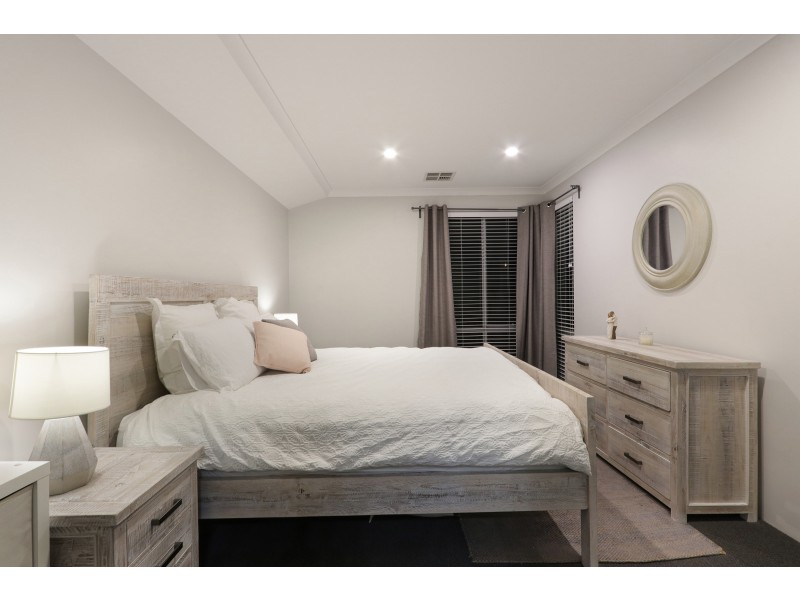 6 Plavin Street, Piara Waters WA 6112