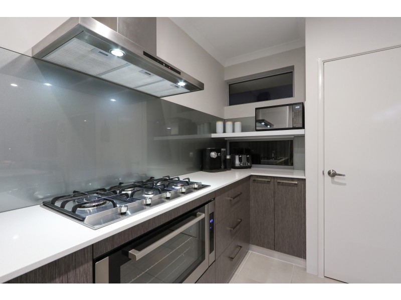 6 Plavin Street, Piara Waters WA 6112