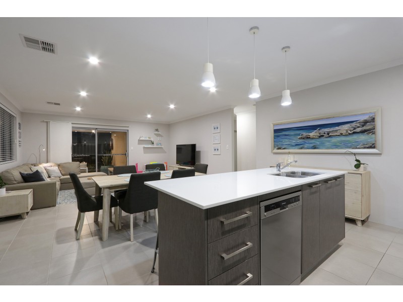 6 Plavin Street, Piara Waters WA 6112