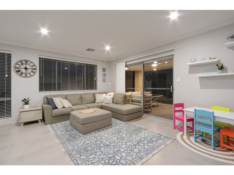 6 Plavin Street, Piara Waters WA 6112