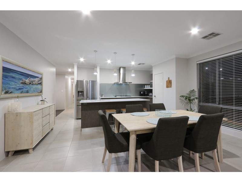 6 Plavin Street, Piara Waters WA 6112