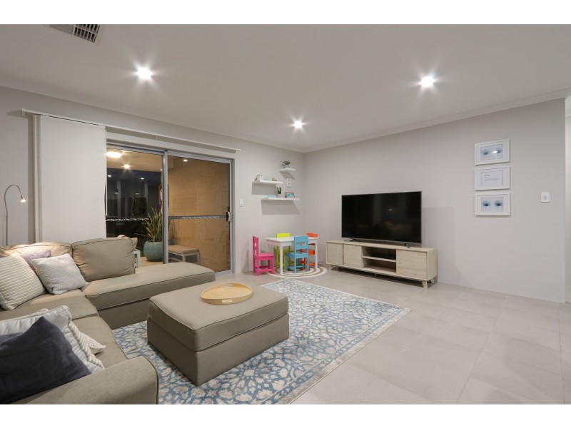 6 Plavin Street, Piara Waters WA 6112