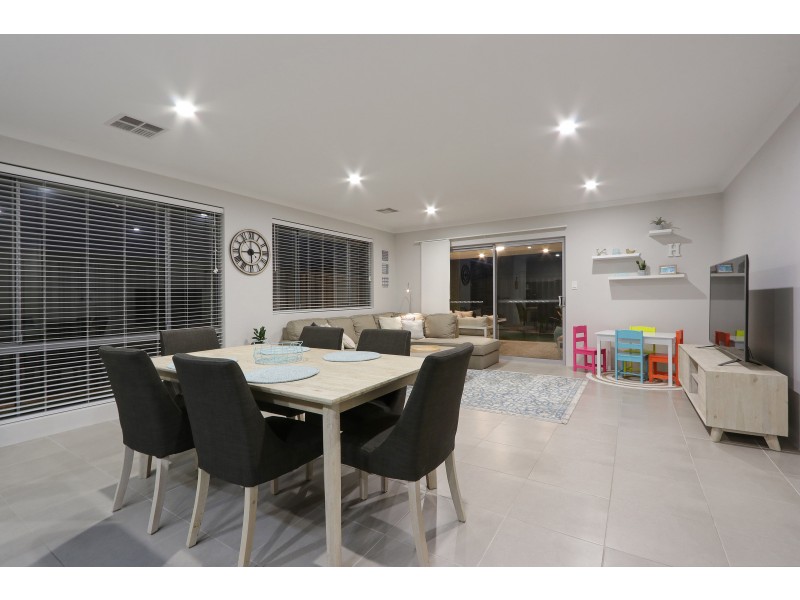 6 Plavin Street, Piara Waters WA 6112