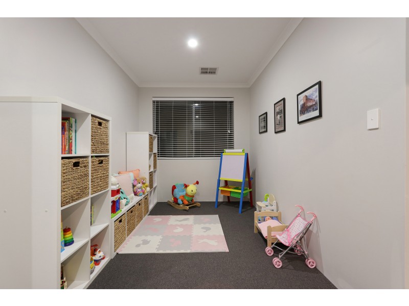 6 Plavin Street, Piara Waters WA 6112