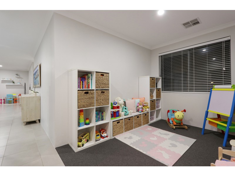 6 Plavin Street, Piara Waters WA 6112