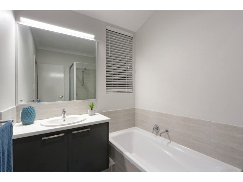 6 Plavin Street, Piara Waters WA 6112