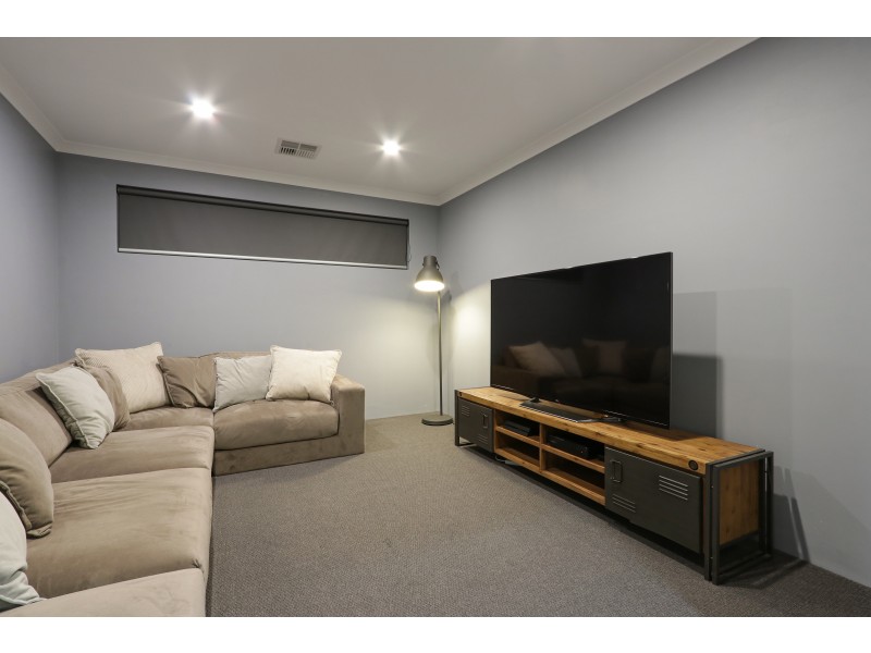 6 Plavin Street, Piara Waters WA 6112