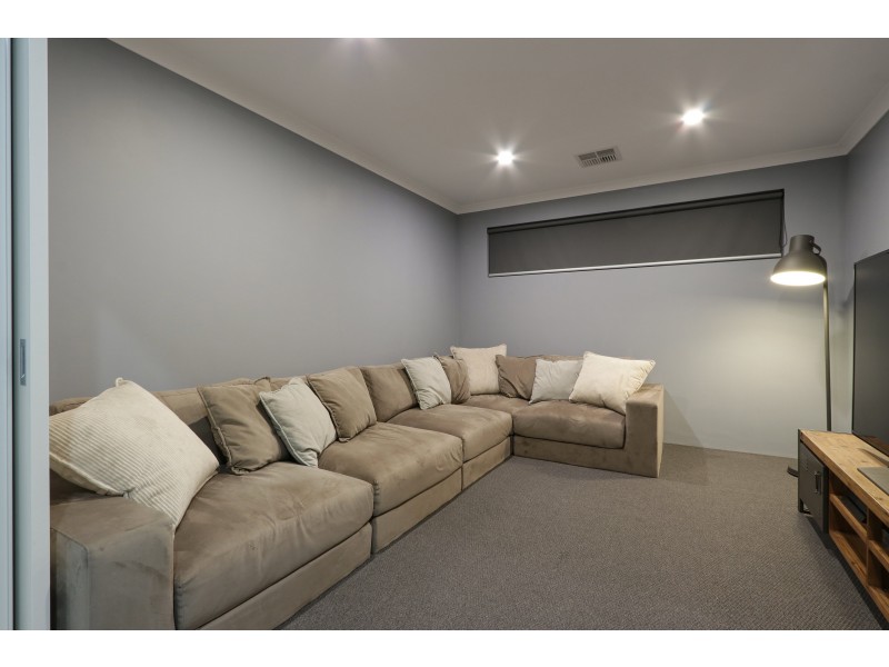 6 Plavin Street, Piara Waters WA 6112