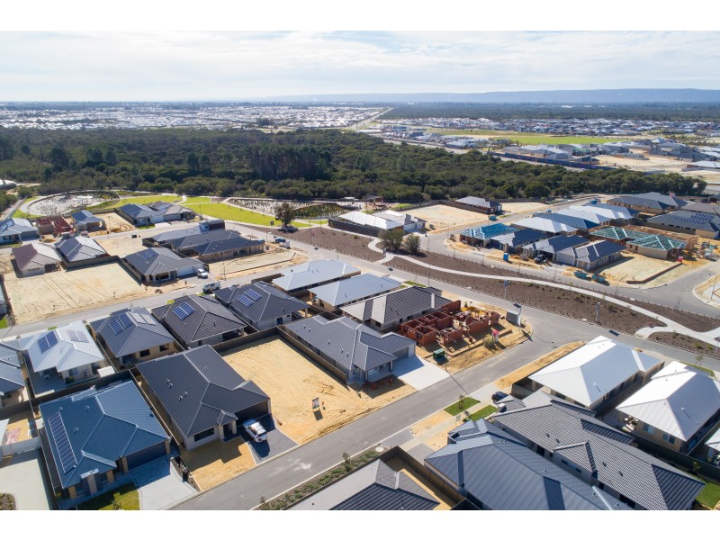 5 Shale Court, Piara Waters WA 6112