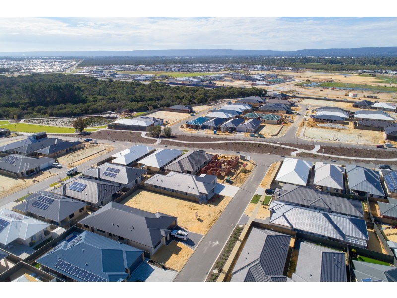 5 Shale Court, Piara Waters WA 6112
