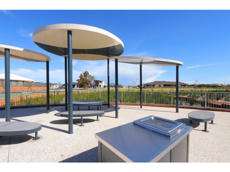 5 Shale Court, Piara Waters WA 6112