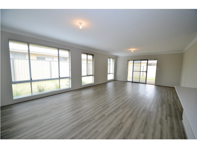 14 Grapple Road, Whitby WA 6123