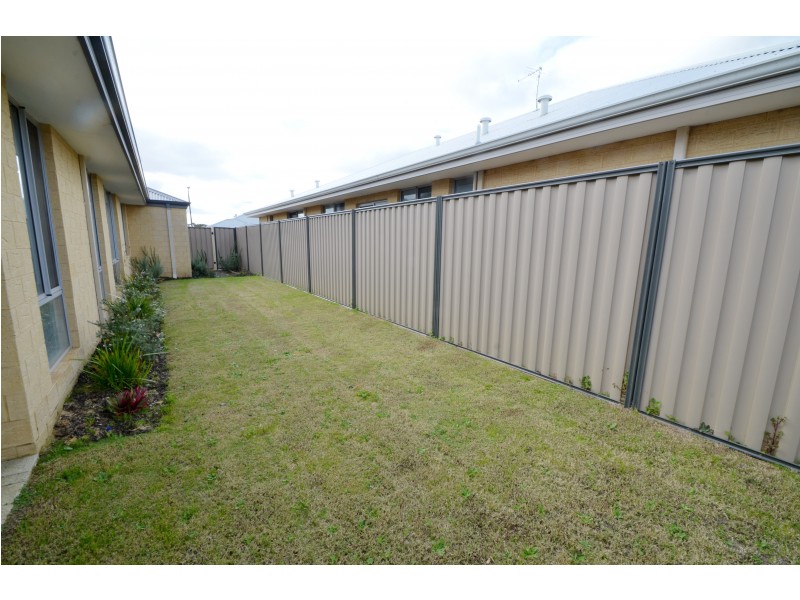 14 Grapple Road, Whitby WA 6123